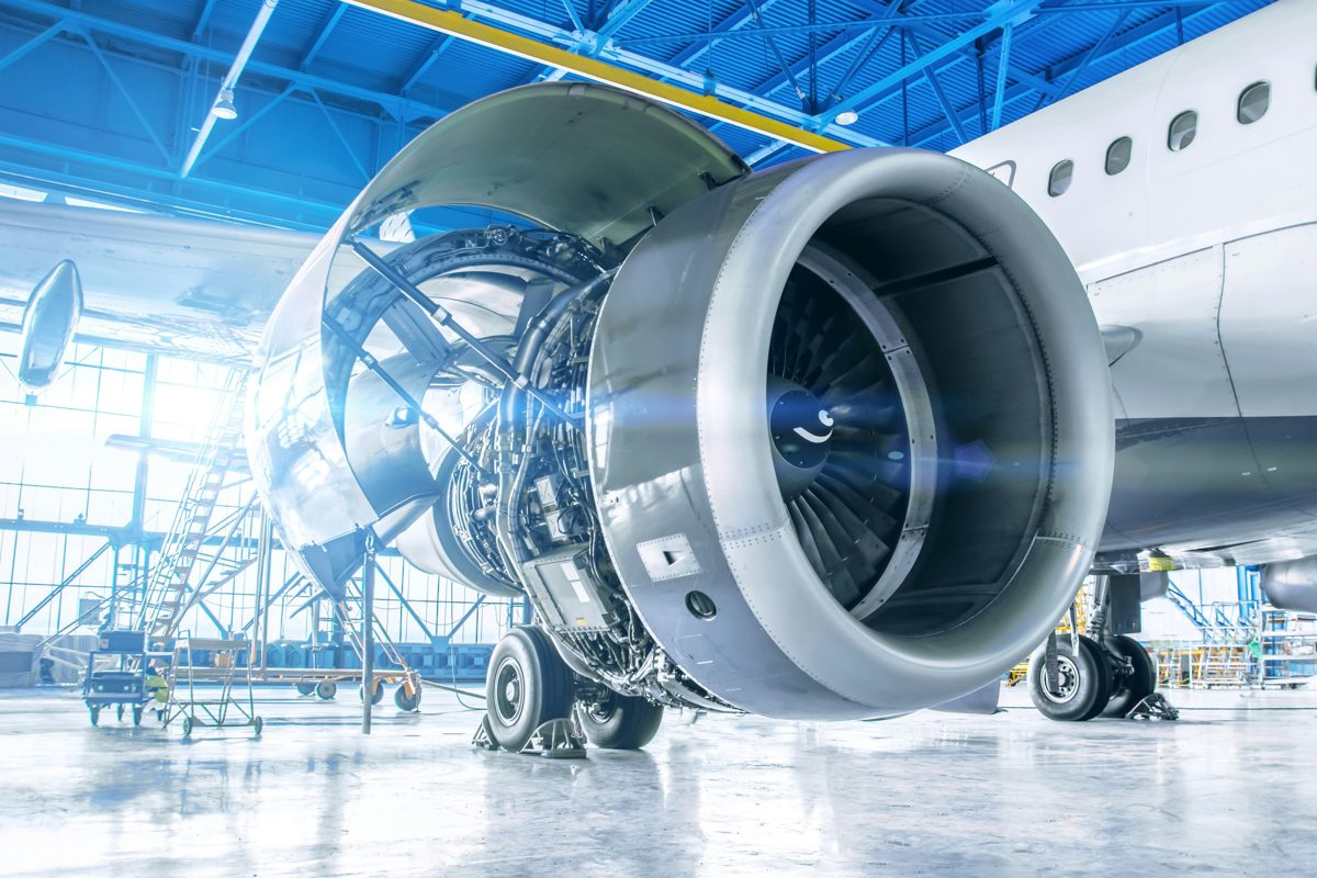 Aircraft turbofan engine with open cowling in a maintenance hangar